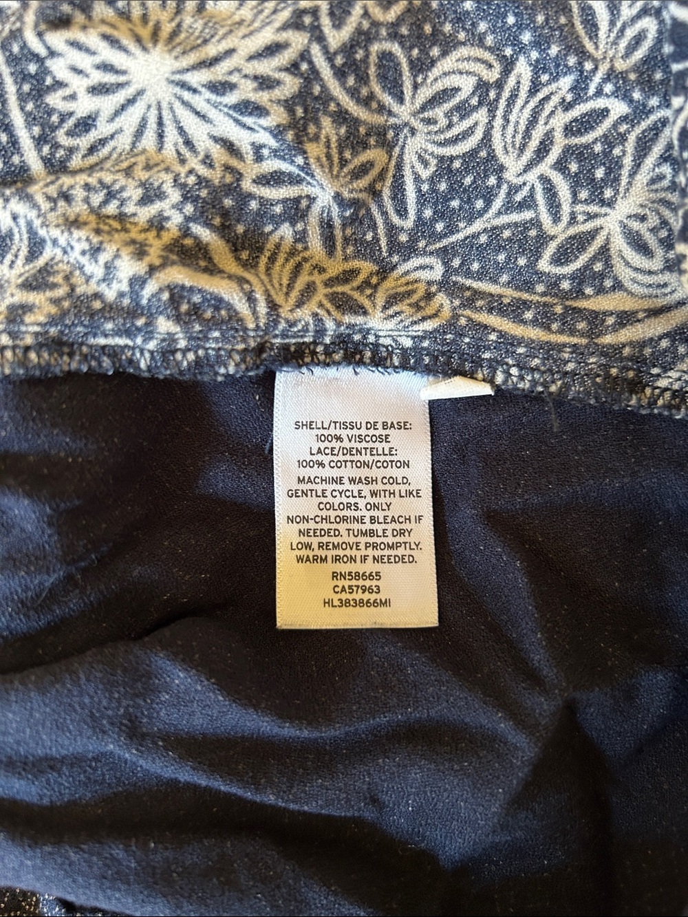 Hinge Tunic Navy and White V-Neck Printed Top 100% Viscose Medium - Picture 8 of 8